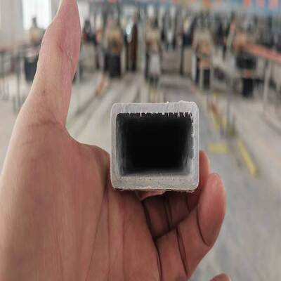 गर्मी टिकाऊ एफआरपी आयत ट्यूब प्रोफाइल पॉलिएस्टर घूंघट और असंतृप्त राल से बने विद्युत इन्सुलेशन और स्थायित्व प्रदान करते हैं